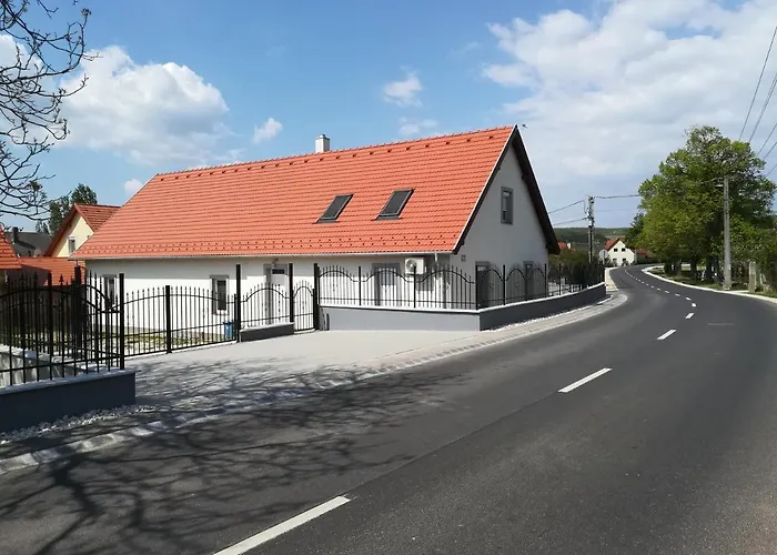 Bordoma Falusi Vendeghaz Pensjonat Balatonszolos